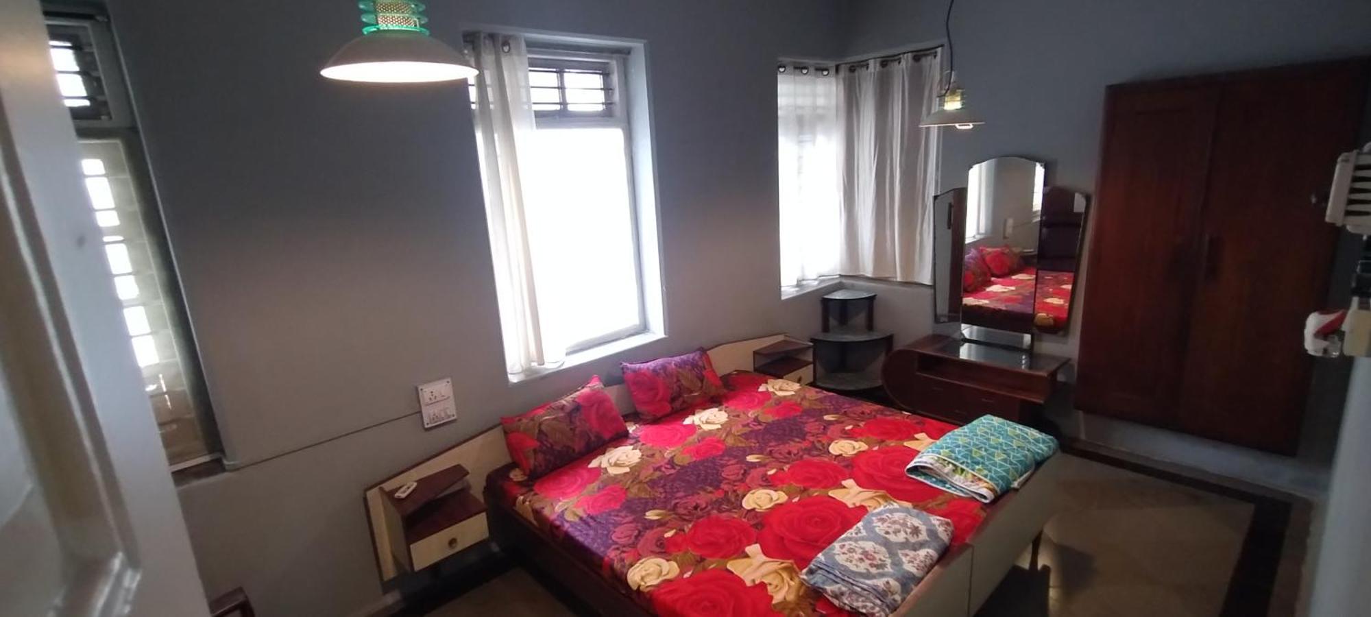 Madhav Bhavan Guest House ปูเน่ ภายนอก รูปภาพ