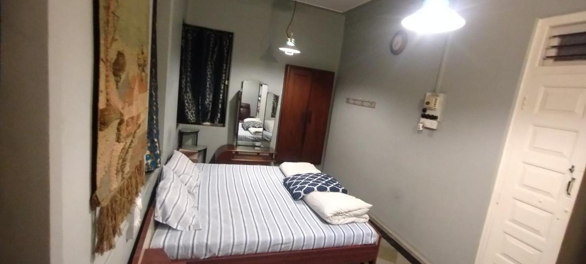 Madhav Bhavan Guest House ปูเน่ ภายนอก รูปภาพ