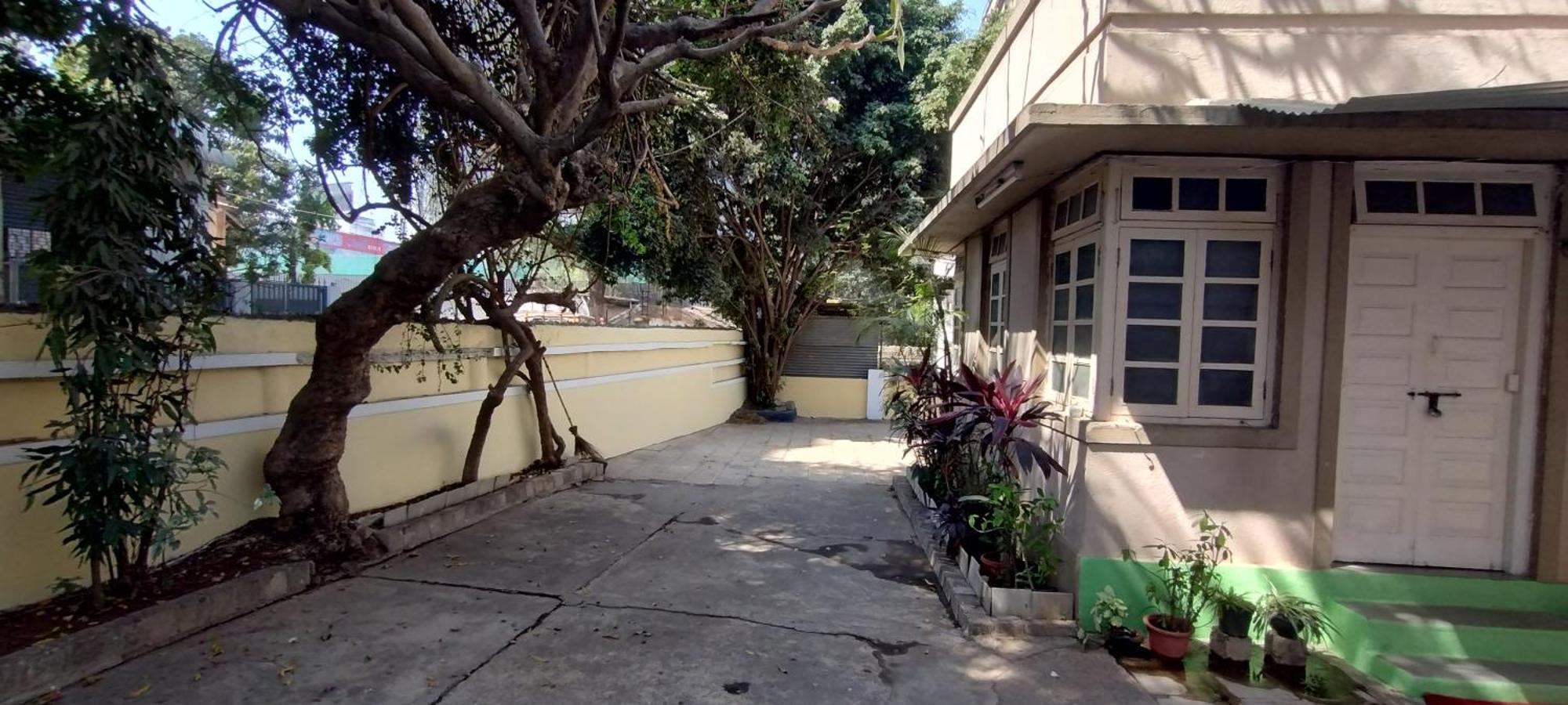 Madhav Bhavan Guest House ปูเน่ ภายนอก รูปภาพ